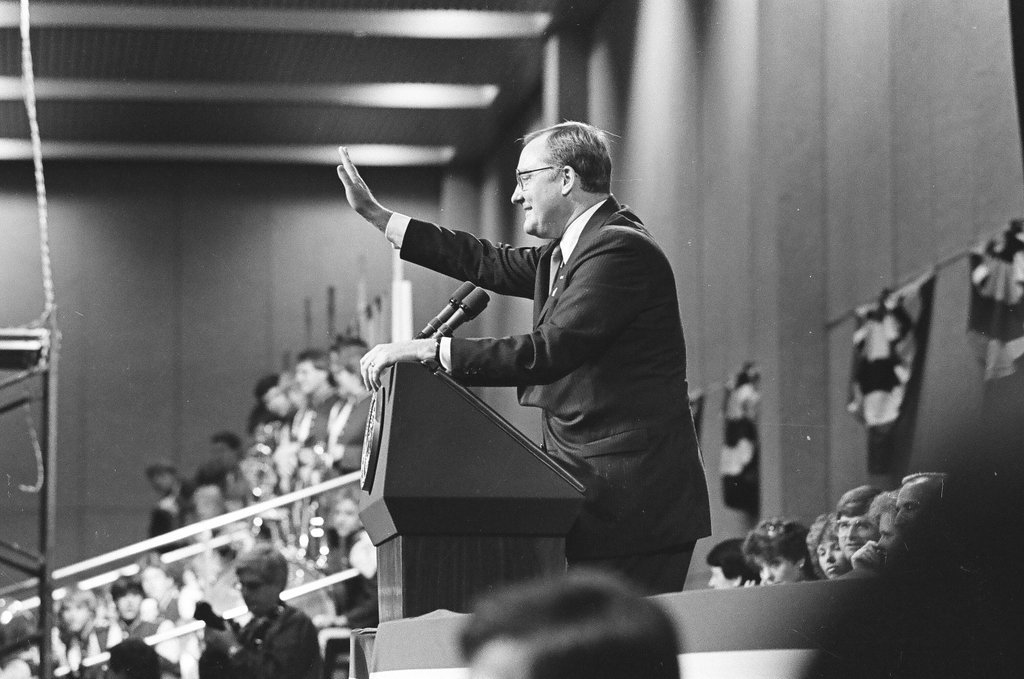 President Ronald Reagan speaks at the College of DuPage - Al Podgorski for Chicago Sun-Times