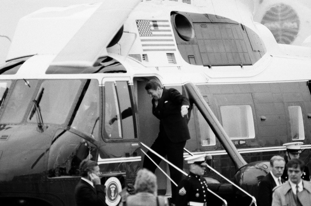 Ronald Reagan arrives at O'Hare - Nancy Stuenkel for Chicago Sun-Times