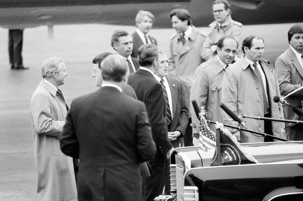 Ronald Reagan arrives at O'Hare - Nancy Stuenkel for Chicago Sun-Times