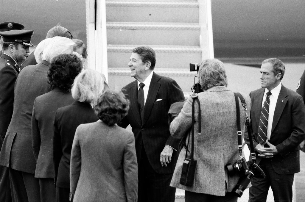 Ronald Reagan arrives at O'Hare - Nancy Stuenkel for Chicago Sun-Times