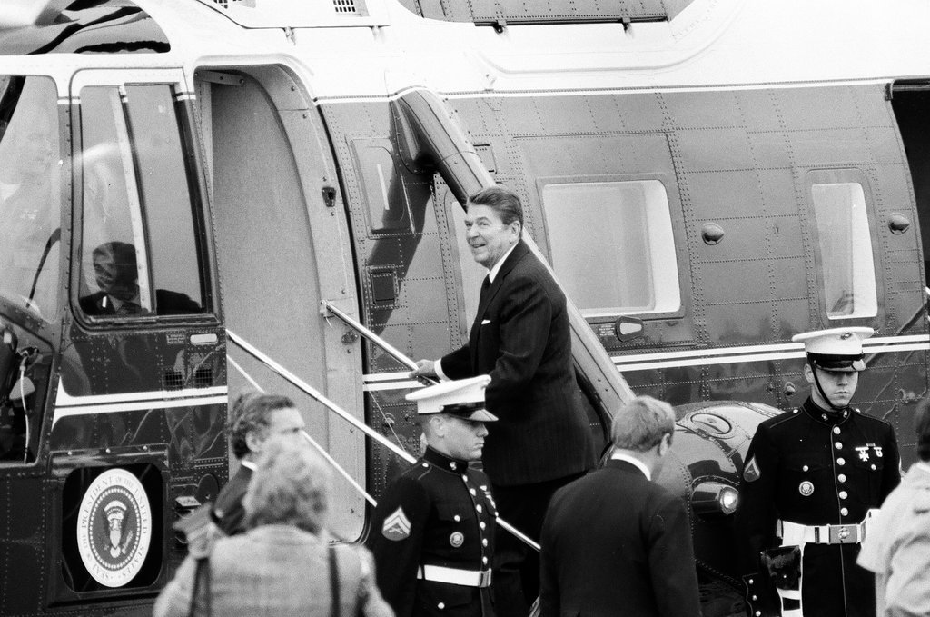 Ronald Reagan arrives at O'Hare - Nancy Stuenkel for Chicago Sun-Times