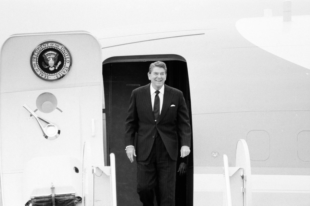 Ronald Reagan arrives at O'Hare - Nancy Stuenkel for Chicago Sun-Times