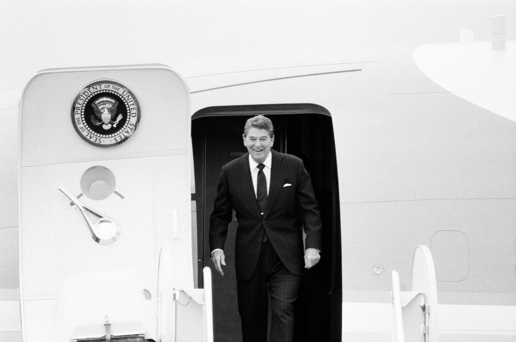 Ronald Reagan arrives at O'Hare - Nancy Stuenkel for Chicago Sun-Times