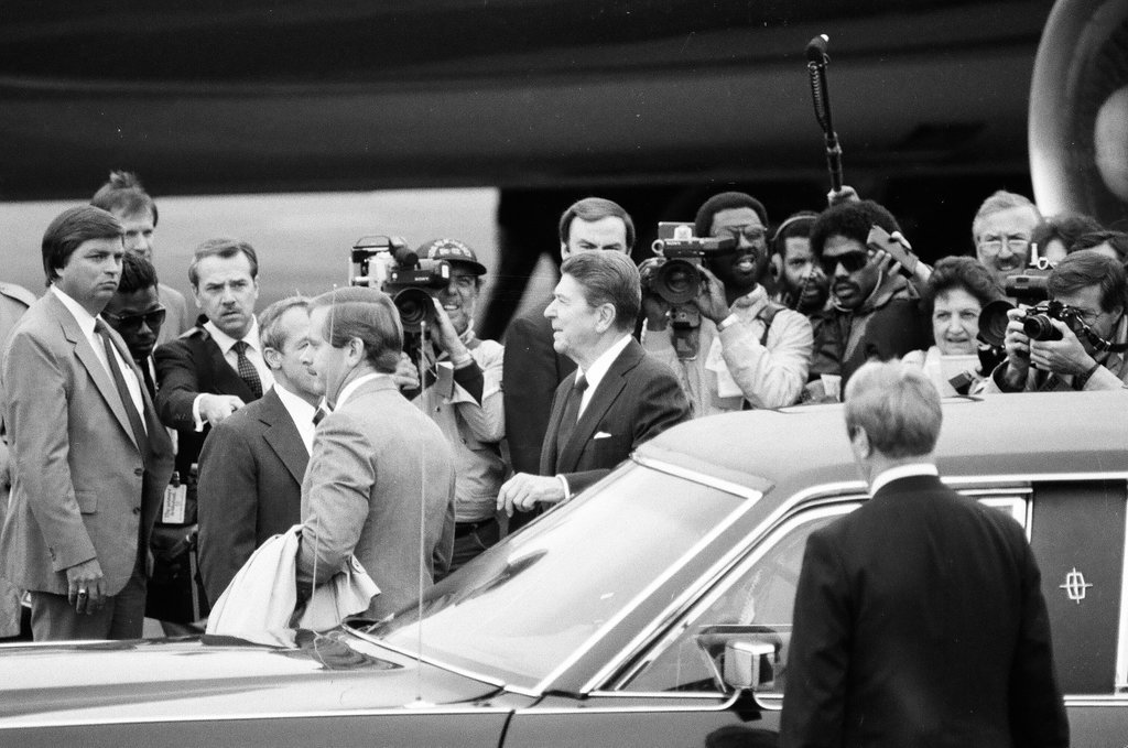 Ronald Reagan arrives at O'Hare - Nancy Stuenkel for Chicago Sun-Times