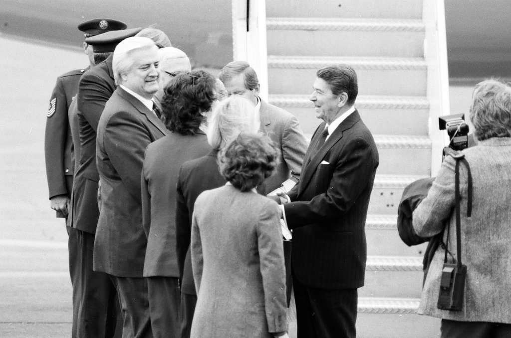 Ronald Reagan arrives at O'Hare - Nancy Stuenkel for Chicago Sun-Times