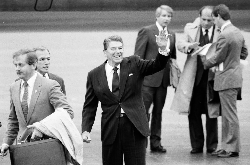 Ronald Reagan arrives at O'Hare - Nancy Stuenkel for Chicago Sun-Times
