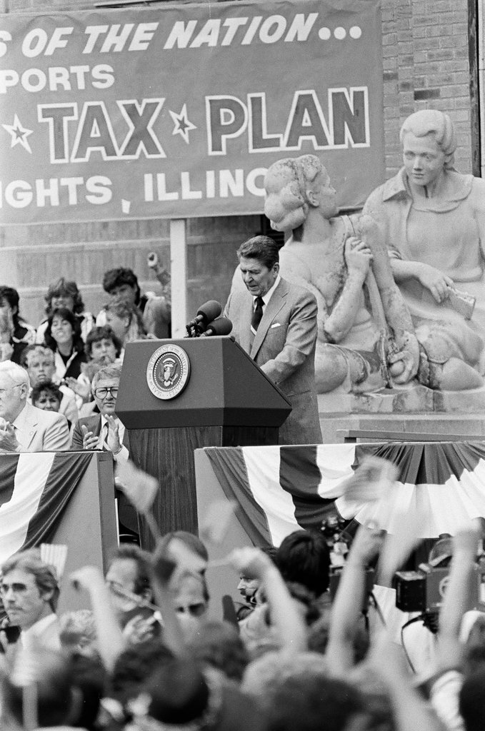 Ronald Reagan speaks at Bloom Township High School - Nancy Stuenkel for Chicago Sun-Times