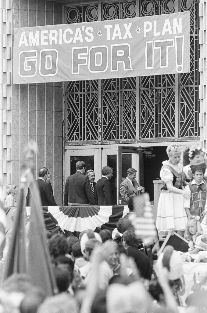 Ronald Reagan speaks at Bloom Township High School - Nancy Stuenkel for Chicago Sun-Times