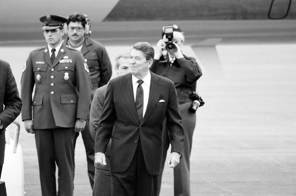 Ronald Reagan arrives at O'Hare - Nancy Stuenkel for Chicago Sun-Times