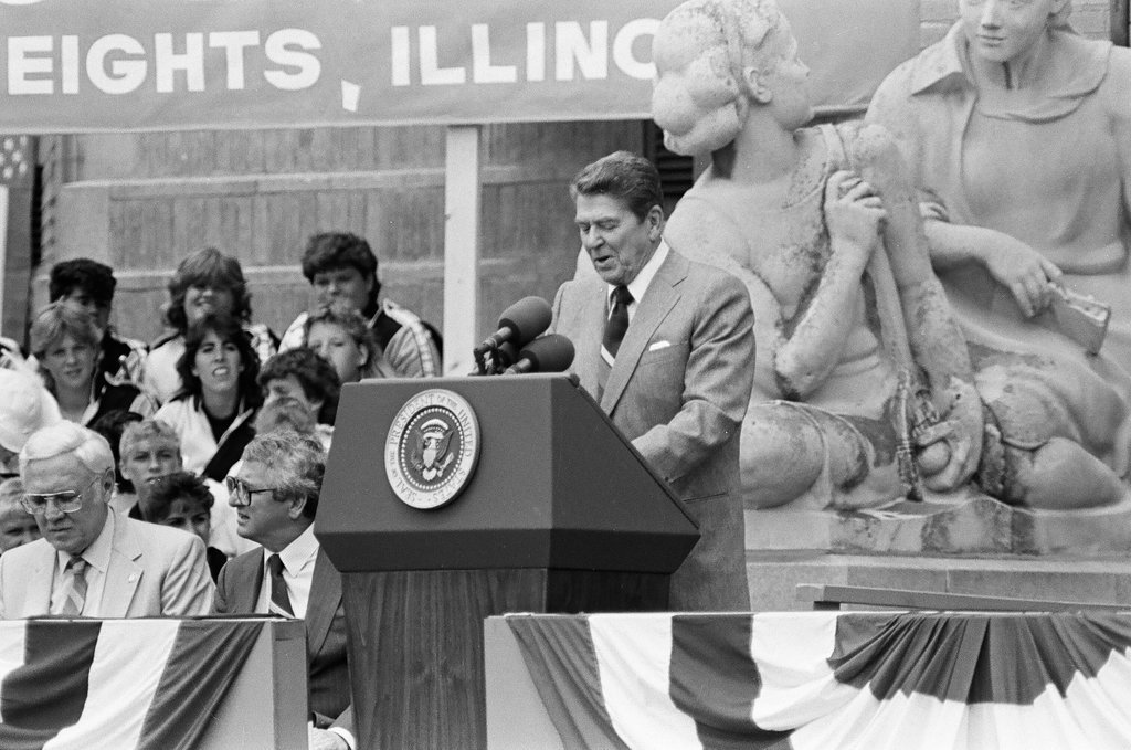 Ronald Reagan speaks at Bloom Township High School - Nancy Stuenkel for Chicago Sun-Times