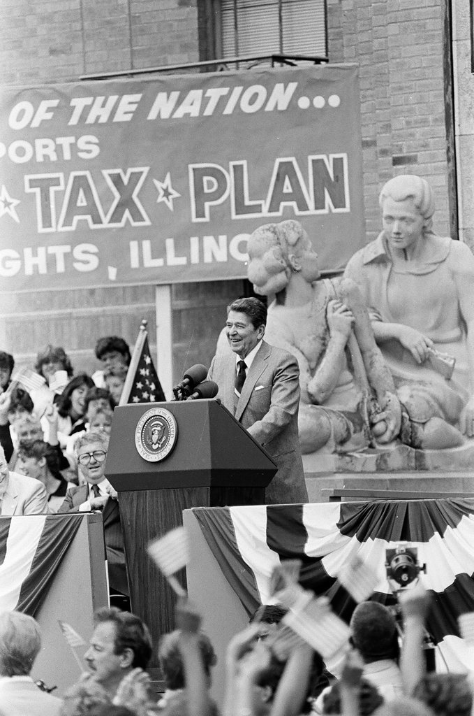 Ronald Reagan speaks at Bloom Township High School - Nancy Stuenkel for Chicago Sun-Times