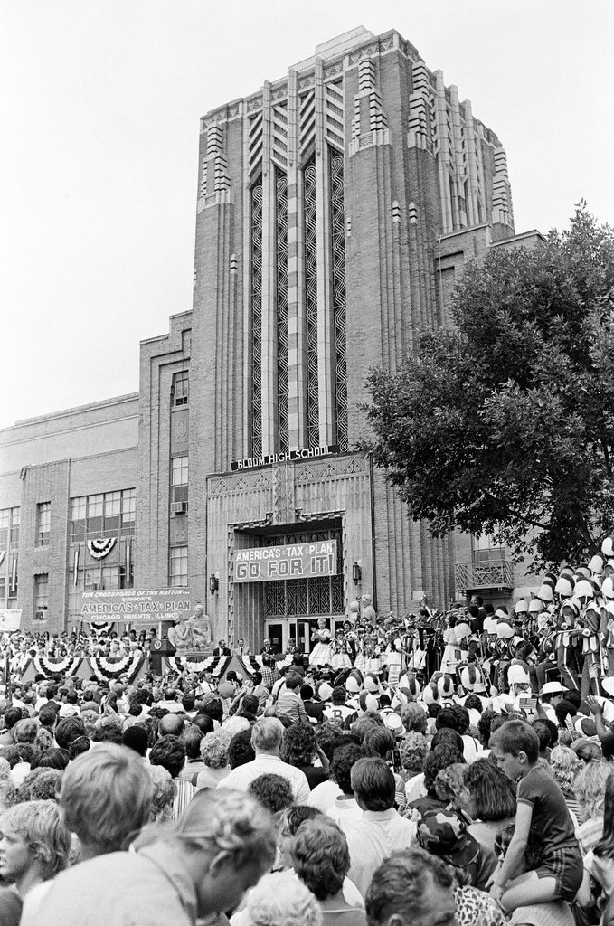 Ronald Reagan speaks at Bloom Township High School - Nancy Stuenkel for Chicago Sun-Times