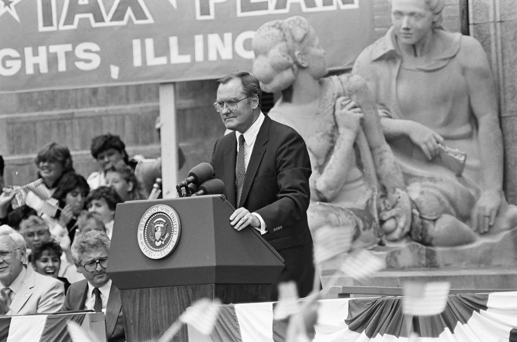 Ronald Reagan speaks at Bloom Township High School - Nancy Stuenkel for Chicago Sun-Times