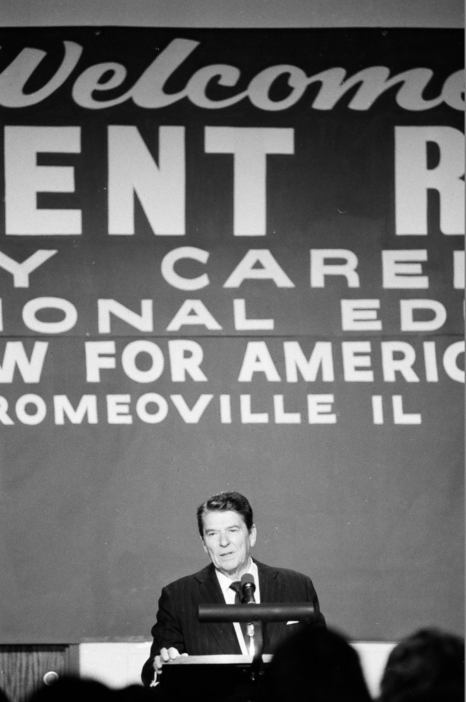 President Ronald Reagan tours WILCO Area Career Center - Al Podgorski for Chicago Sun-Times