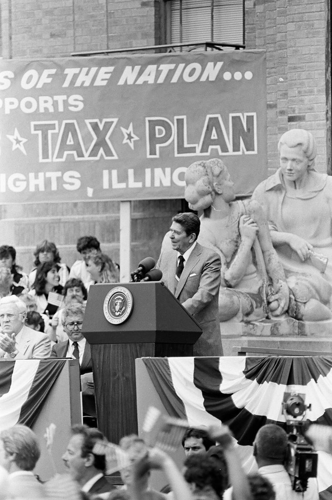Ronald Reagan speaks at Bloom Township High School - Nancy Stuenkel for Chicago Sun-Times