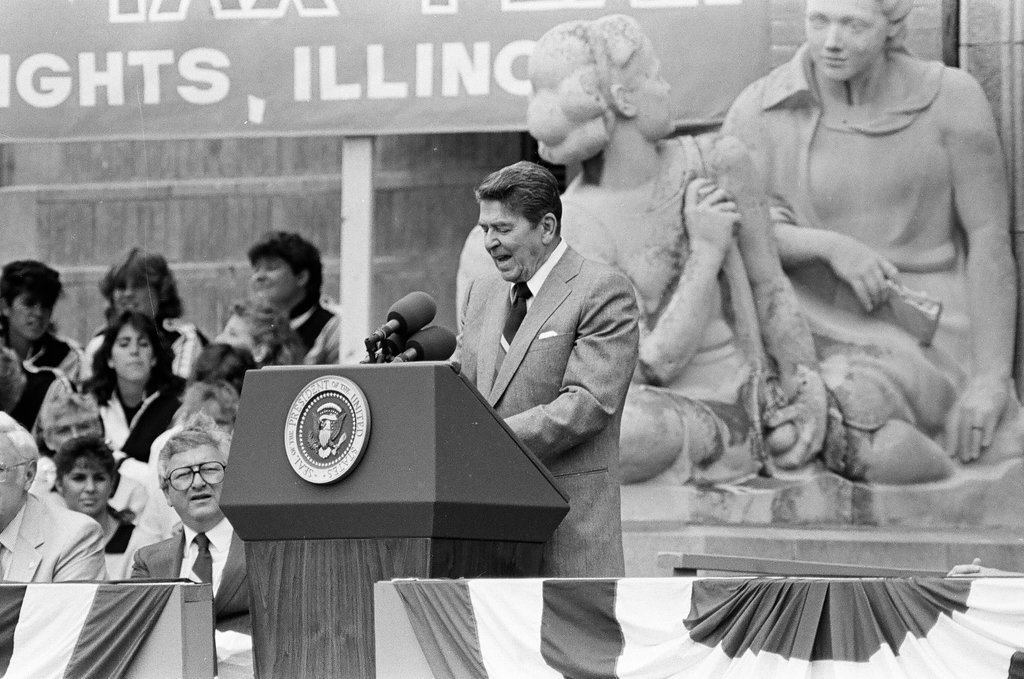 Ronald Reagan speaks at Bloom Township High School - Nancy Stuenkel for Chicago Sun-Times