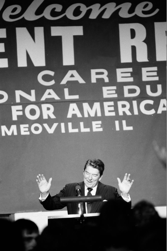 President Ronald Reagan tours WILCO Area Career Center - Al Podgorski for Chicago Sun-Times