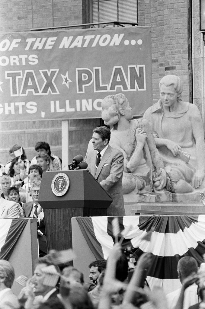 Ronald Reagan speaks at Bloom Township High School - Nancy Stuenkel for Chicago Sun-Times