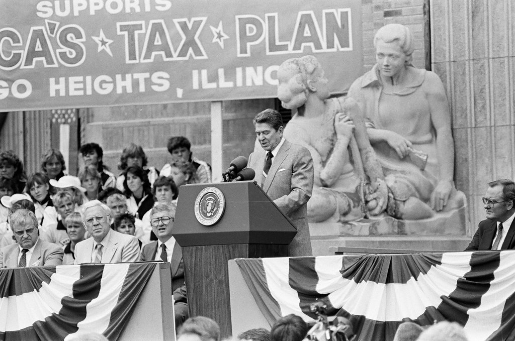 Ronald Reagan speaks at Bloom Township High School - Nancy Stuenkel for Chicago Sun-Times