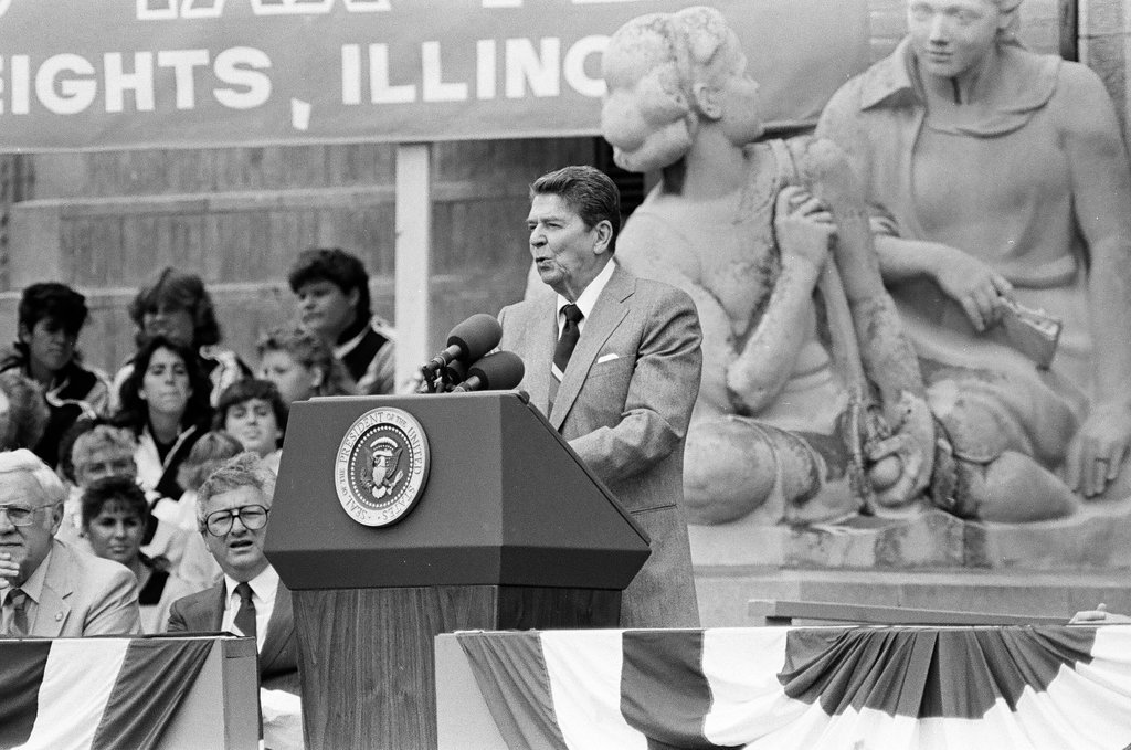 Ronald Reagan speaks at Bloom Township High School - Nancy Stuenkel for Chicago Sun-Times