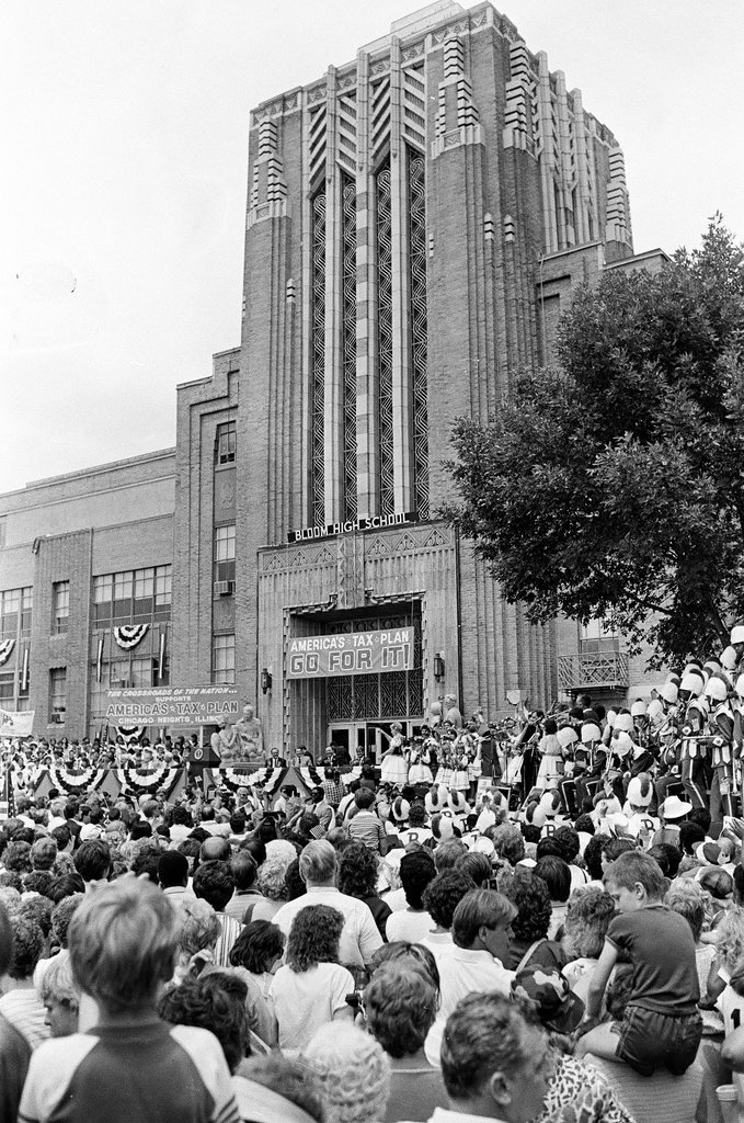 Ronald Reagan speaks at Bloom Township High School - Nancy Stuenkel for Chicago Sun-Times