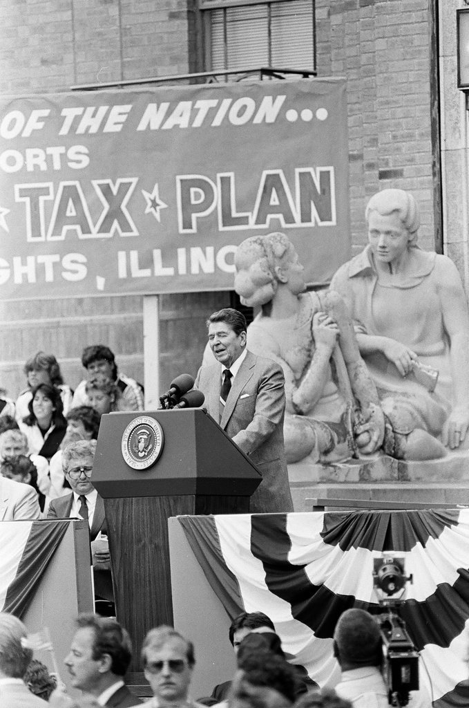 Ronald Reagan speaks at Bloom Township High School - Nancy Stuenkel for Chicago Sun-Times