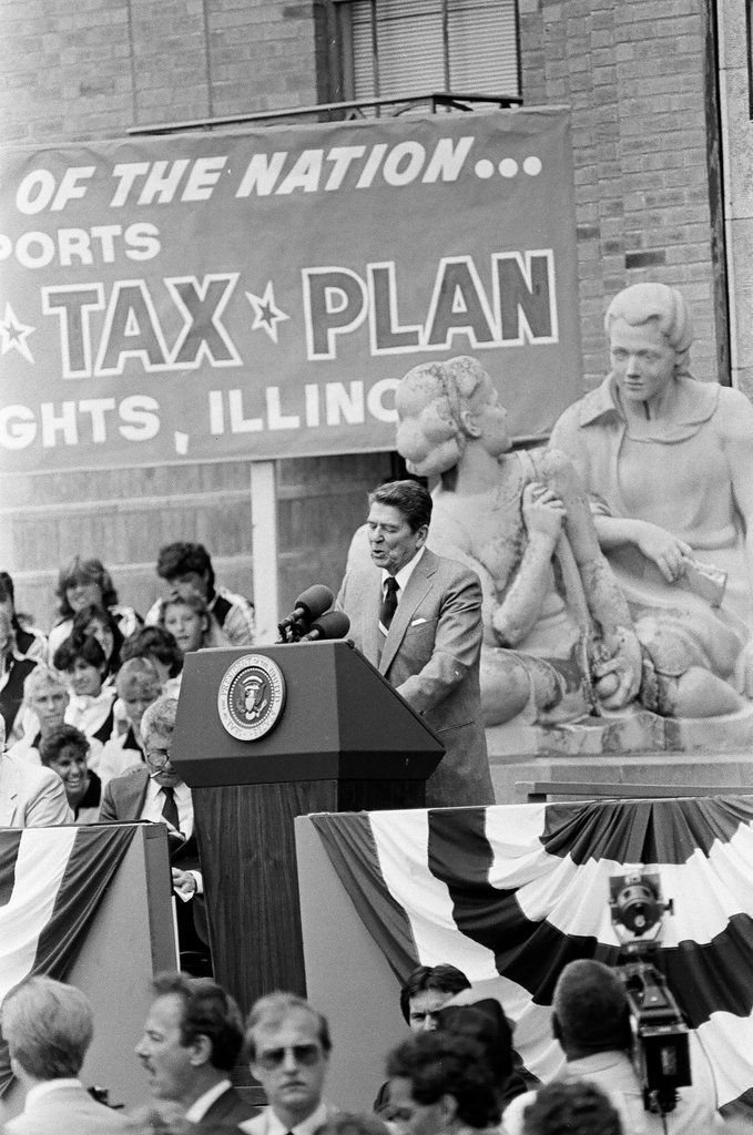 Ronald Reagan speaks at Bloom Township High School - Nancy Stuenkel for Chicago Sun-Times