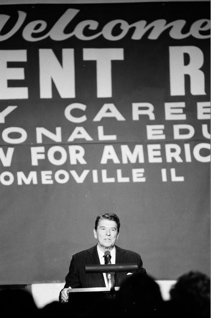 President Ronald Reagan tours WILCO Area Career Center - Al Podgorski for Chicago Sun-Times