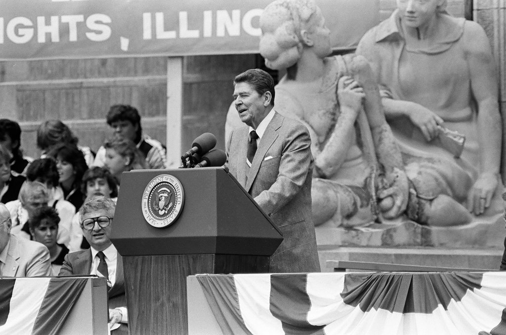 Ronald Reagan speaks at Bloom Township High School - Nancy Stuenkel for Chicago Sun-Times
