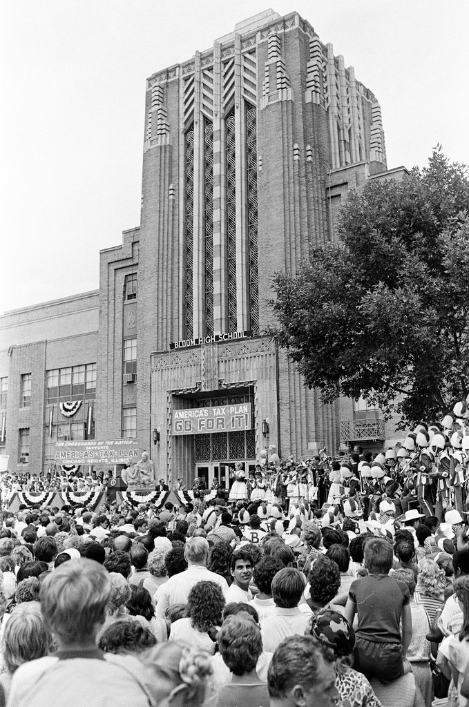 Ronald Reagan speaks at Bloom Township High School - Nancy Stuenkel for Chicago Sun-Times