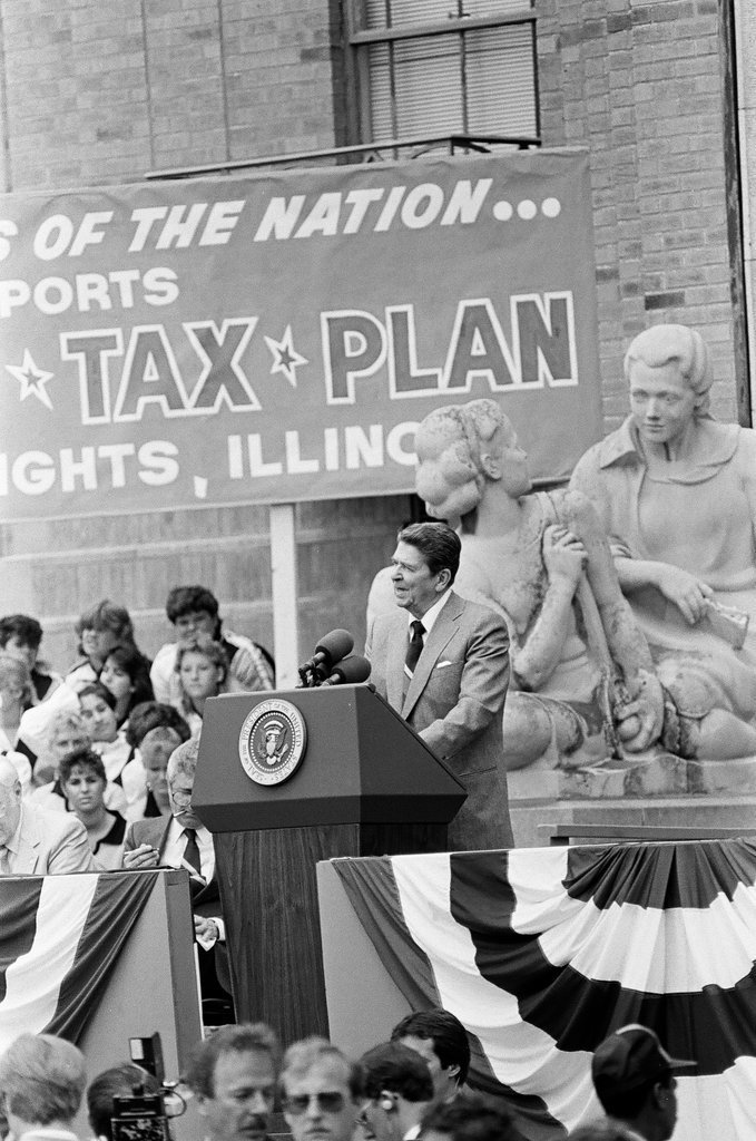 Ronald Reagan speaks at Bloom Township High School - Nancy Stuenkel for Chicago Sun-Times