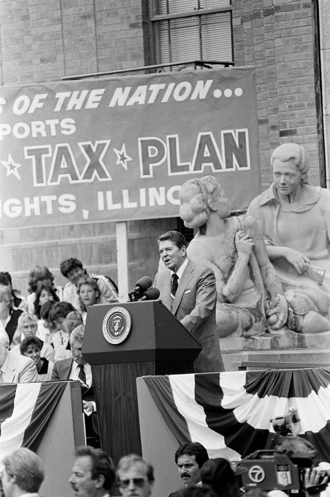 Ronald Reagan speaks at Bloom Township High School - Nancy Stuenkel for Chicago Sun-Times