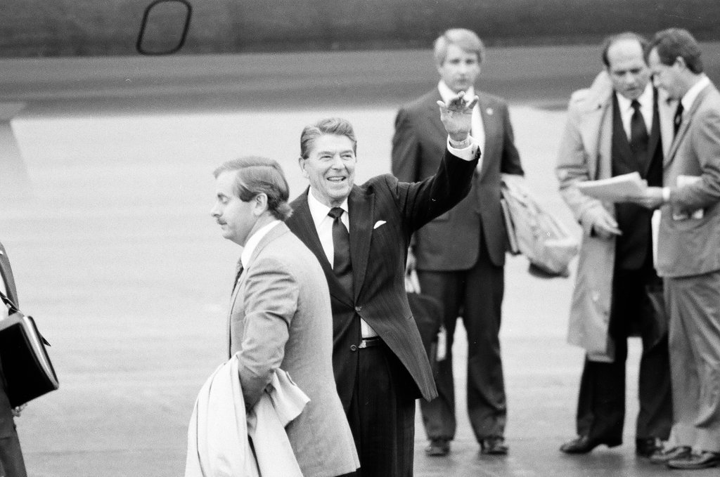 Ronald Reagan arrives at O'Hare - Nancy Stuenkel for Chicago Sun-Times