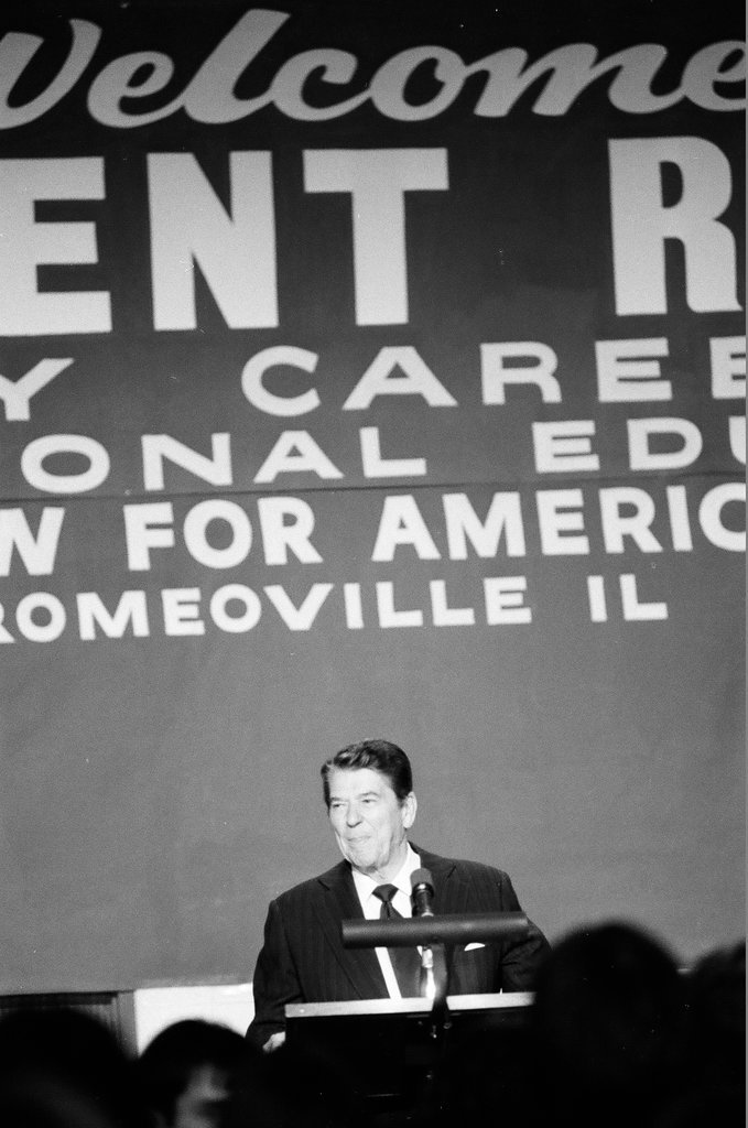 President Ronald Reagan tours WILCO Area Career Center - Al Podgorski for Chicago Sun-Times