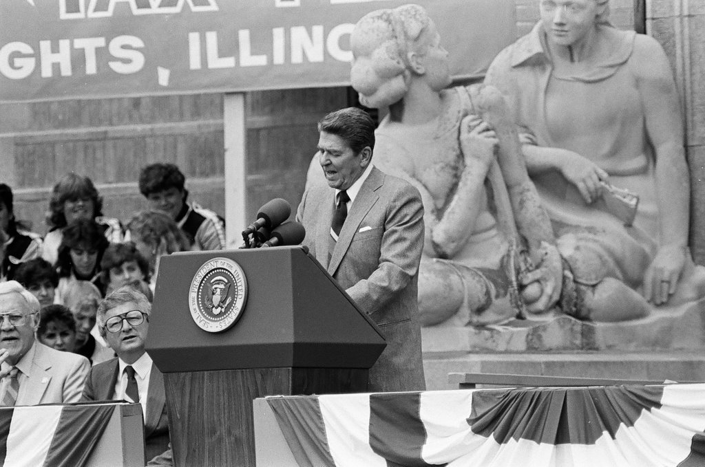 Ronald Reagan speaks at Bloom Township High School - Nancy Stuenkel for Chicago Sun-Times