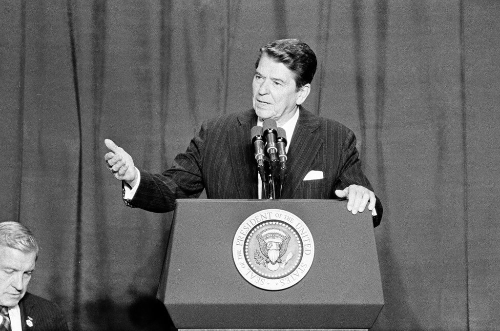 President Ronald Reagan speaks at Bolingbrook High School - Jarvinen for Chicago Sun-Times