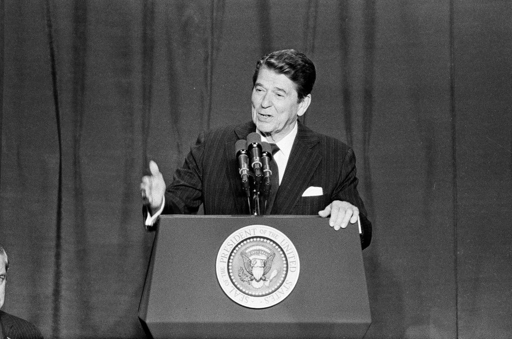 President Ronald Reagan speaks at Bolingbrook High School - Jarvinen for Chicago Sun-Times