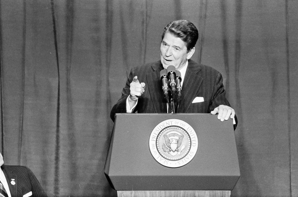 President Ronald Reagan speaks at Bolingbrook High School - Jarvinen for Chicago Sun-Times