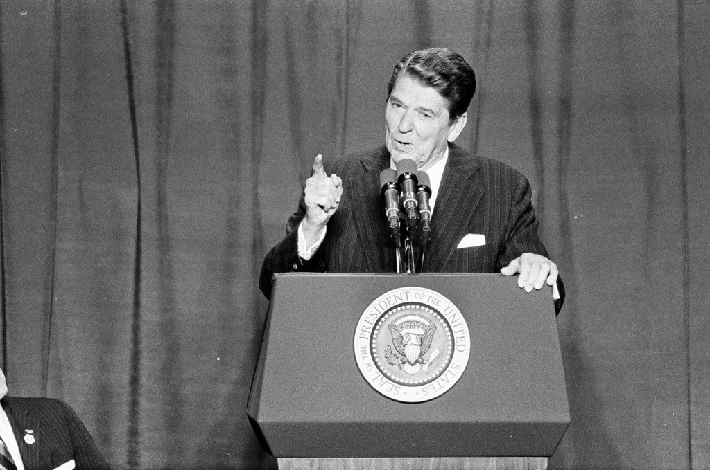 President Ronald Reagan speaks at Bolingbrook High School - Jarvinen for Chicago Sun-Times