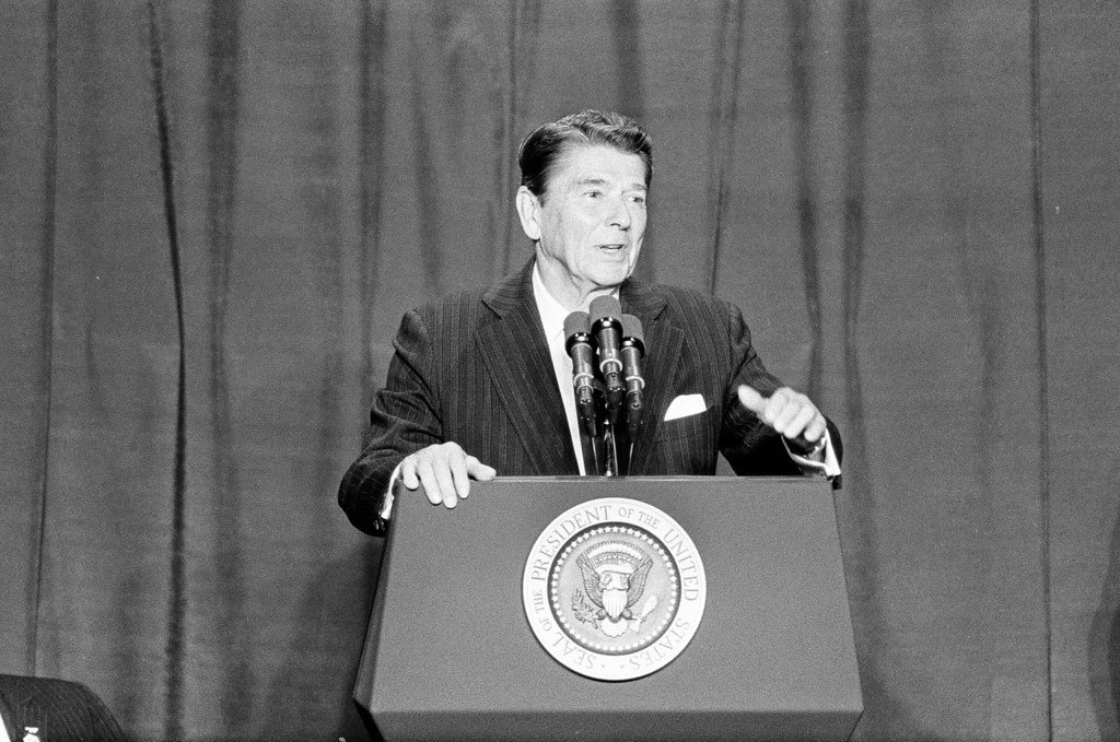 President Ronald Reagan speaks at Bolingbrook High School - Jarvinen for Chicago Sun-Times
