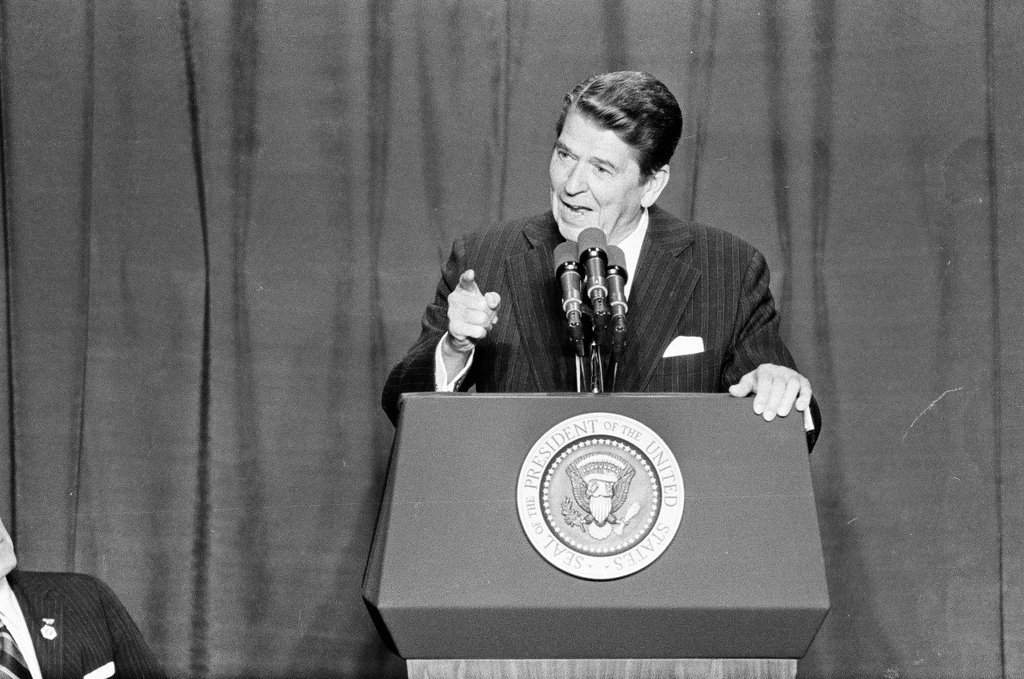 President Ronald Reagan speaks at Bolingbrook High School - Jarvinen for Chicago Sun-Times