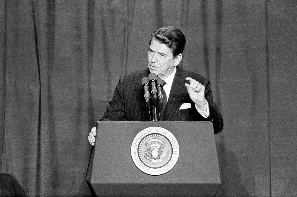 President Ronald Reagan speaks at Bolingbrook High School - Jarvinen for Chicago Sun-Times