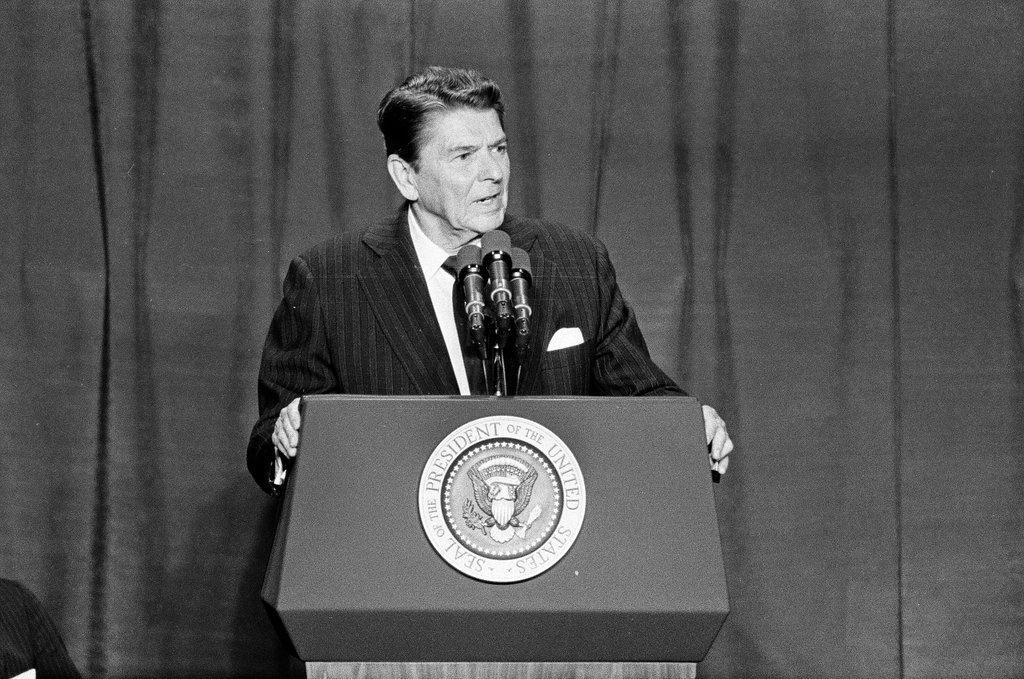 President Ronald Reagan speaks at Bolingbrook High School - Jarvinen for Chicago Sun-Times