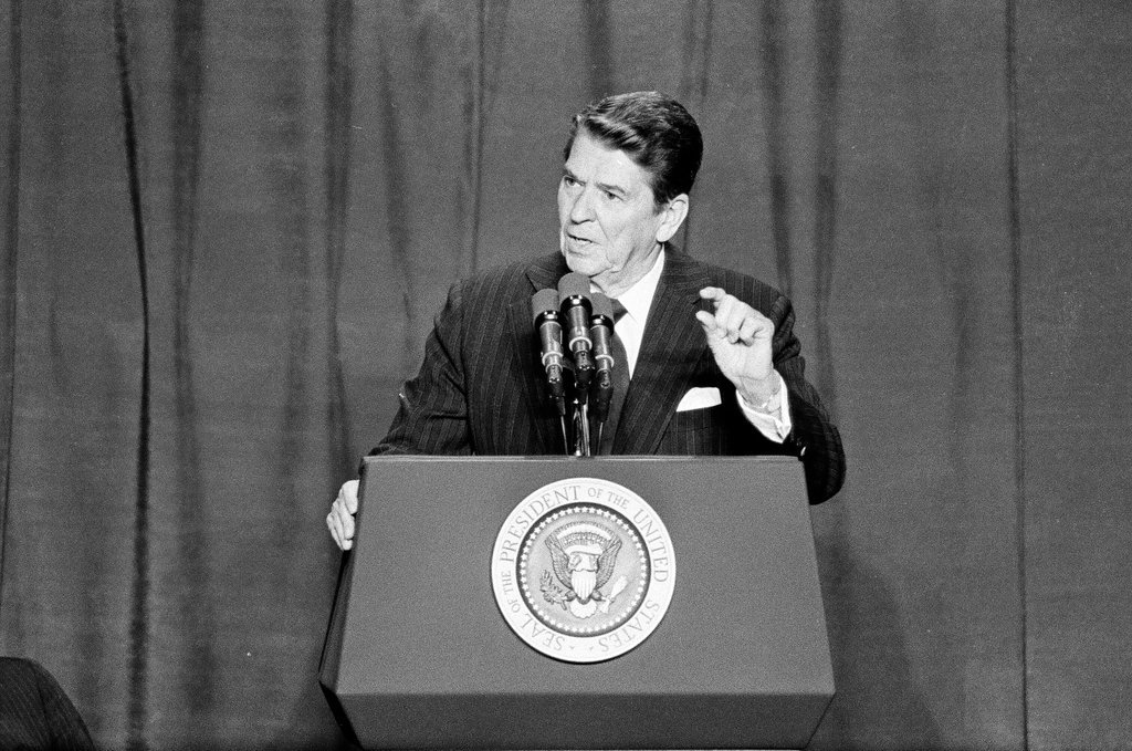 President Ronald Reagan speaks at Bolingbrook High School - Jarvinen for Chicago Sun-Times