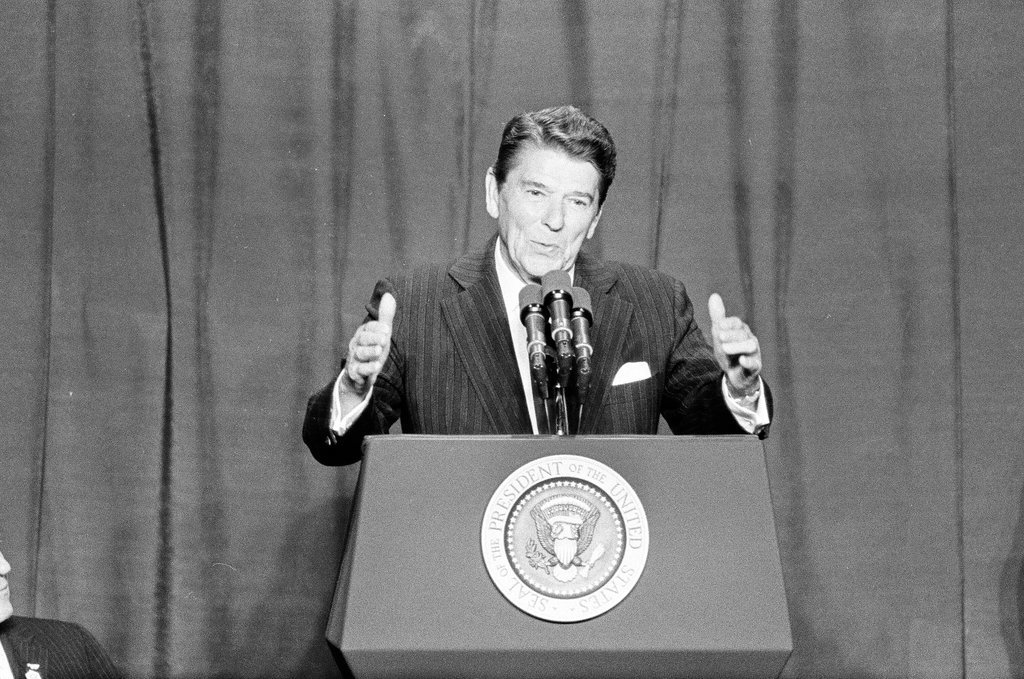 President Ronald Reagan speaks at Bolingbrook High School - Jarvinen for Chicago Sun-Times