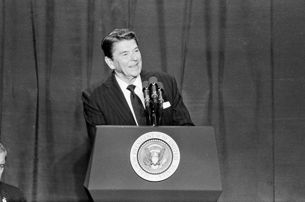 President Ronald Reagan speaks at Bolingbrook High School - Jarvinen for Chicago Sun-Times