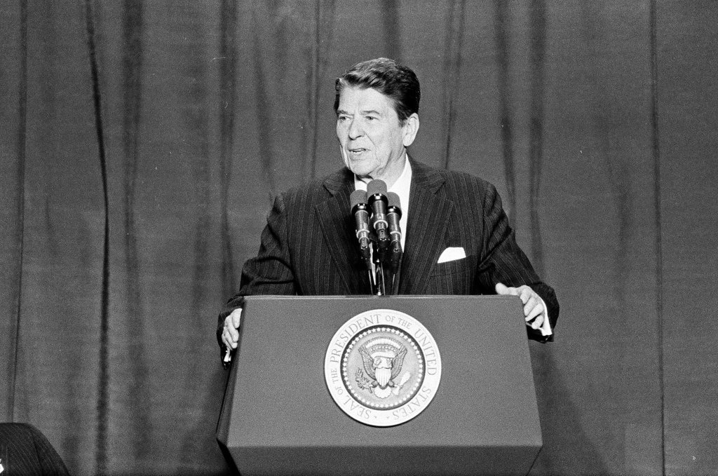President Ronald Reagan speaks at Bolingbrook High School - Jarvinen for Chicago Sun-Times