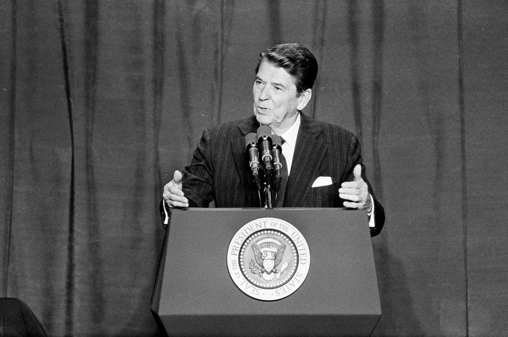 President Ronald Reagan speaks at Bolingbrook High School - Jarvinen for Chicago Sun-Times