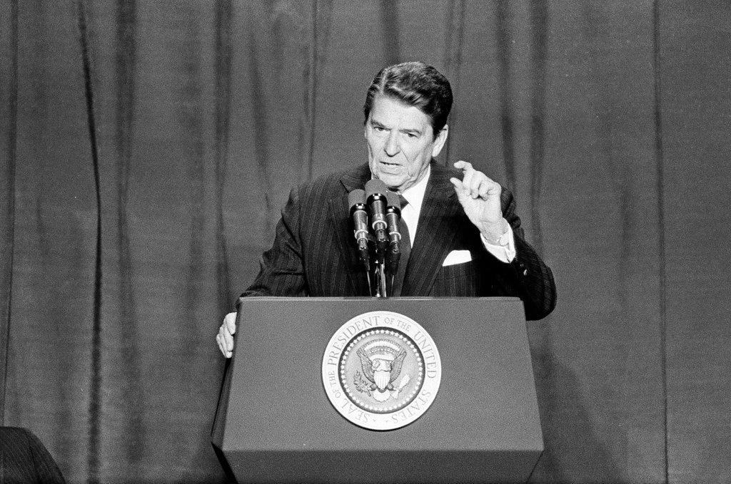 President Ronald Reagan speaks at Bolingbrook High School - Jarvinen for Chicago Sun-Times
