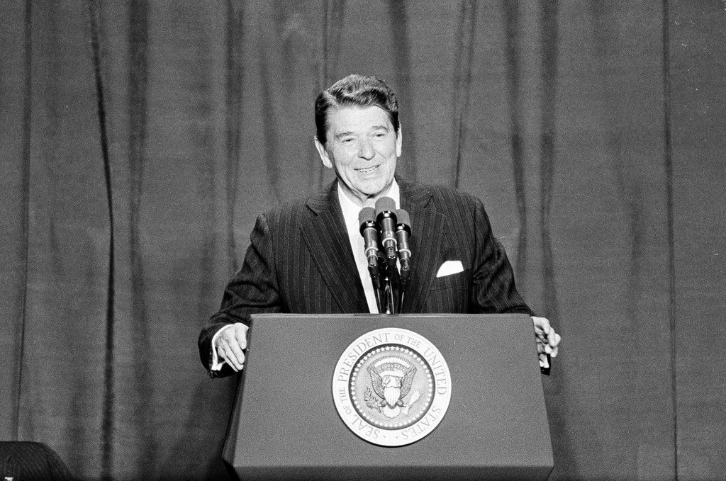 President Ronald Reagan speaks at Bolingbrook High School - Jarvinen for Chicago Sun-Times